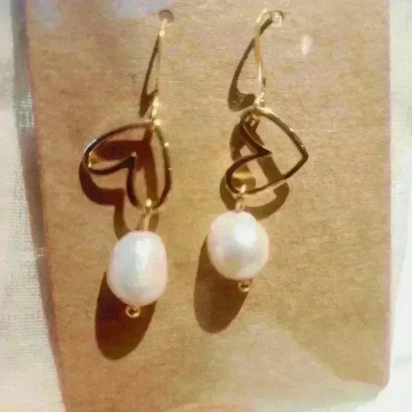 18kgold plated heart shaped and fresh water pearl earrings - Picture 1 of 6